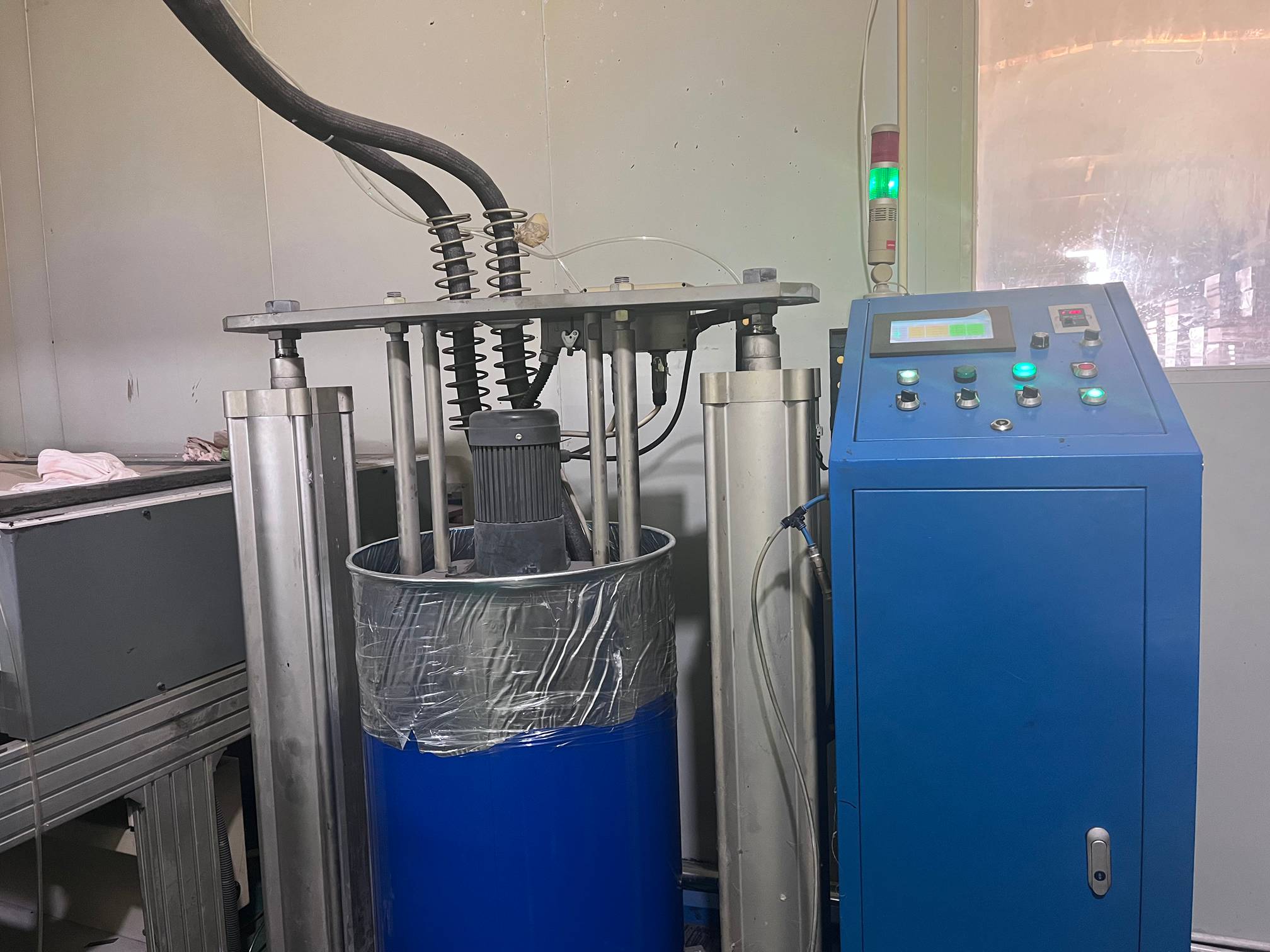 Perché Hanhua insiste nell'usare la colla Henkel PUR 6902 sulla laminazione delle impiallacciature