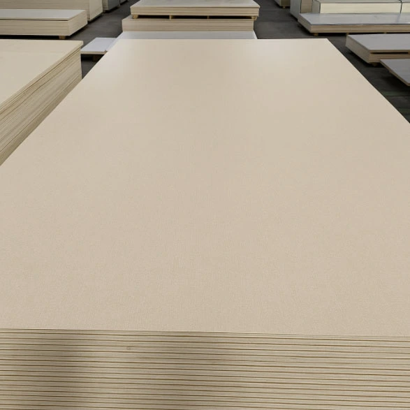 Tavola liscia in colore legno naturale