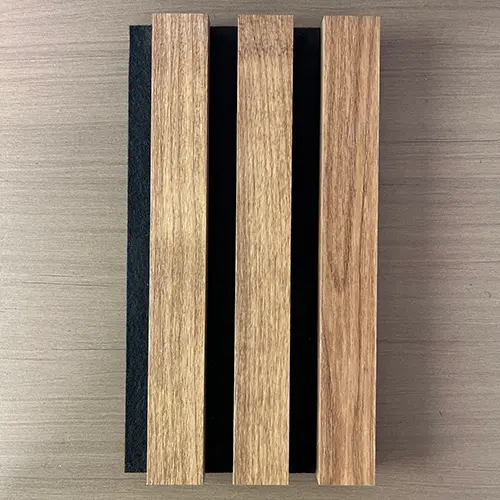Pannelli fonoassorbenti a doghe di legno